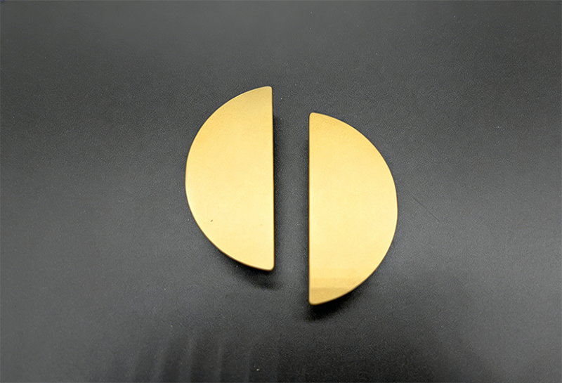 SEMI-CIRCULAR SYMMETRICAL HANDLE